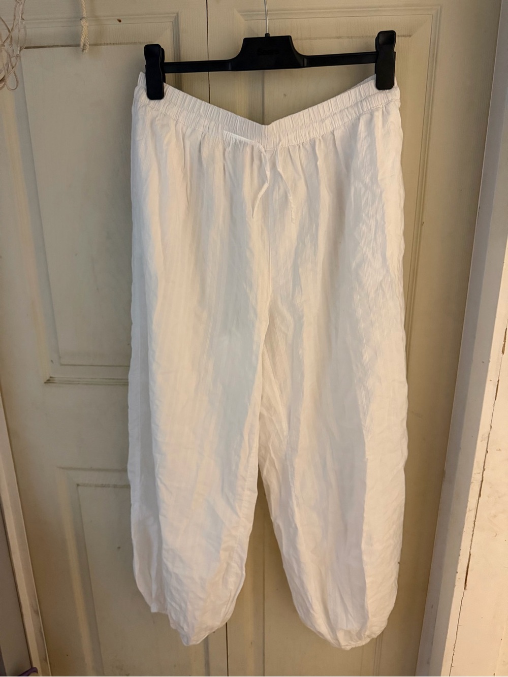 Aerie White Relaxed Elastic-Waist lightweight pants